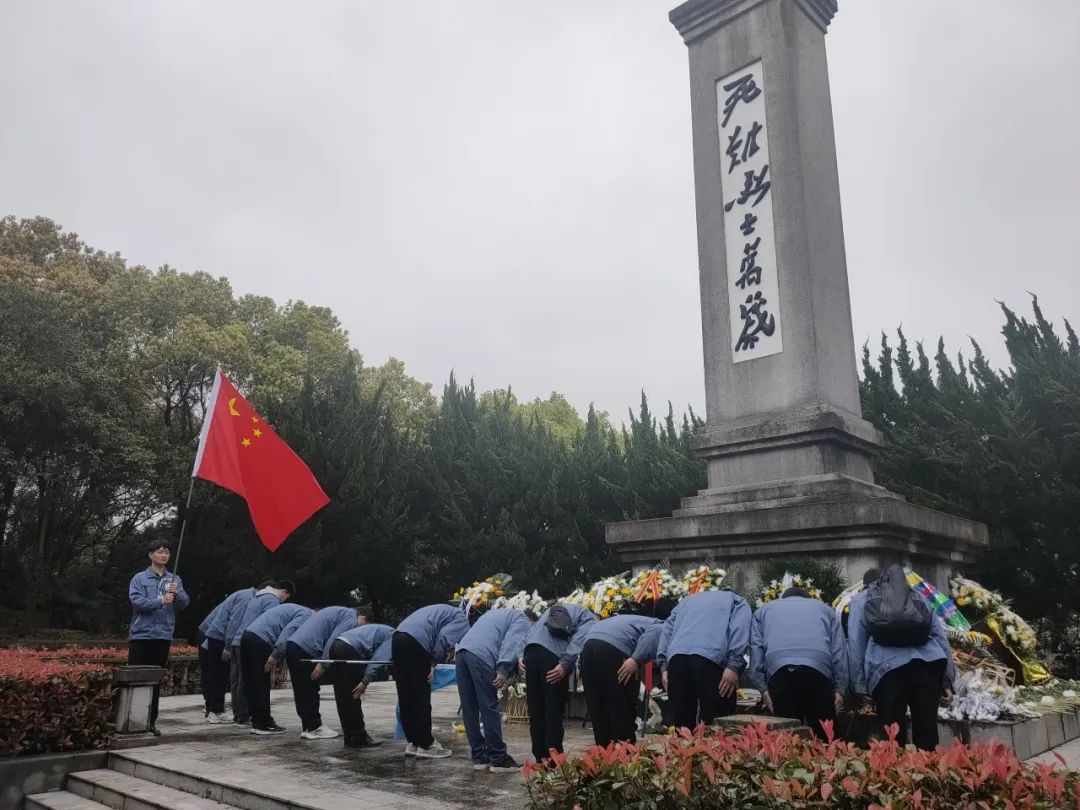 “萬眾一心，眾志成城”尤孚集團(tuán)組織清明祭掃活動(dòng)